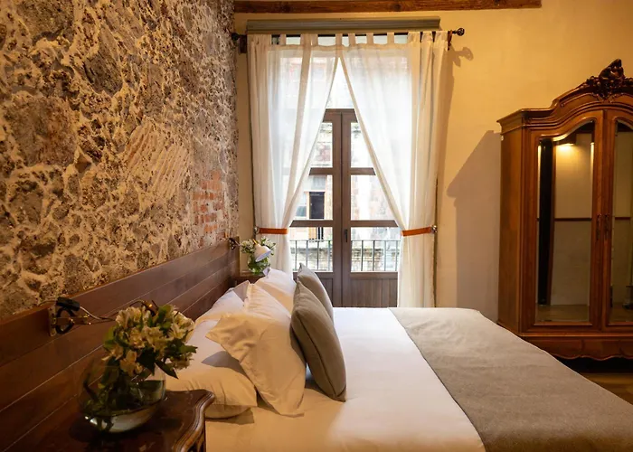Casa Sauto 2 Bedroom 2ba Balcony Historic Building Apartment *